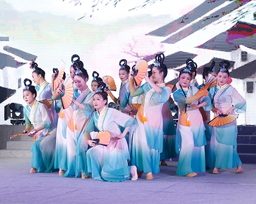 “十度春秋共風(fēng)雨 百年新程再起航”，南康城發(fā)集團(tuán)十周年慶典晚會(huì)精彩回眸